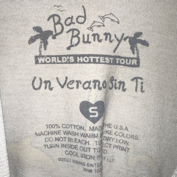 Bad Bunny Un Verano Sin Ti 2022 Tour Long Sleeve Graphic T-Shirt Size Small - Picture 4 of 13
